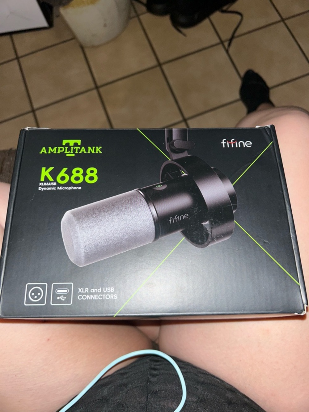 Amplitank K688 Portable Dynamic Microphone - Black